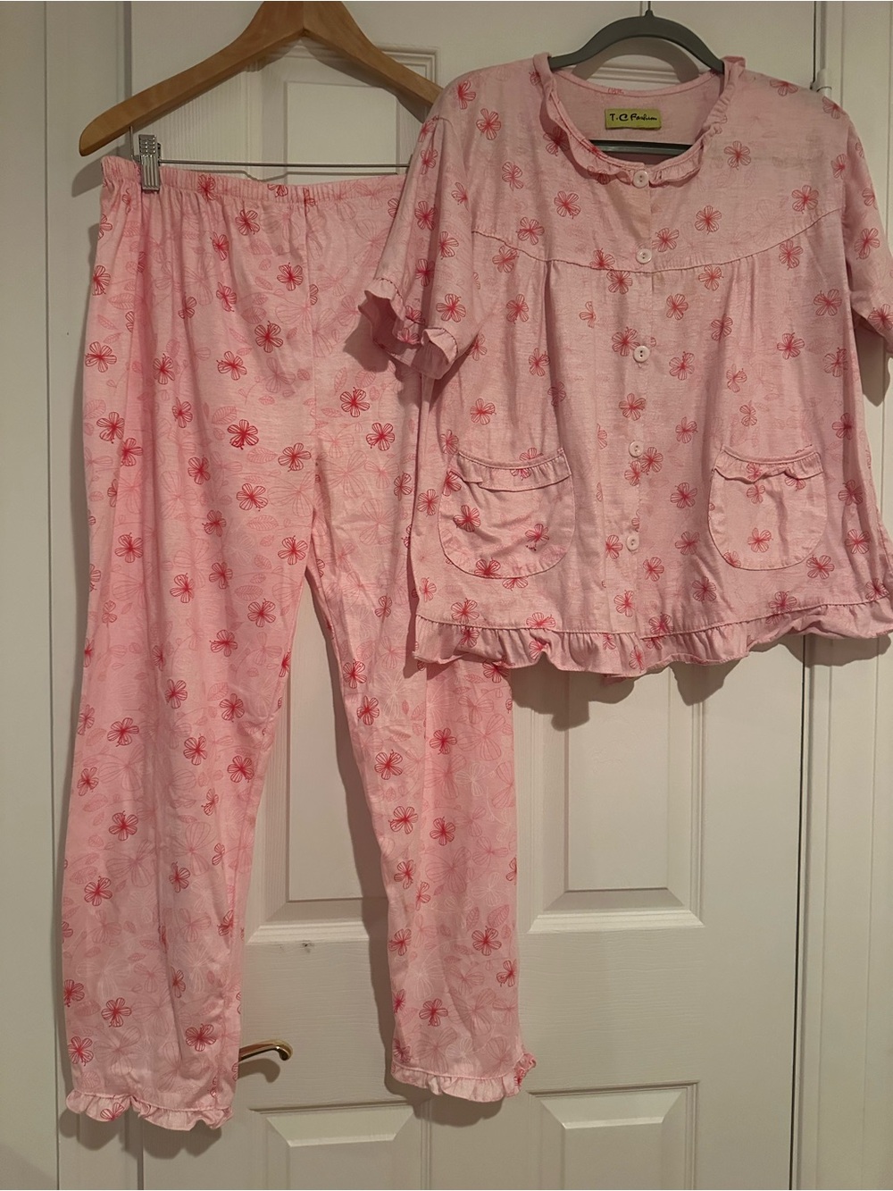 T.C. Fashion Pink Floral Pajama Set - Women's Two-Piece Sleepwear Sz L Well Worn